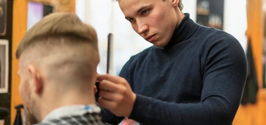 La coupe au bol : le retour d'une coiffure pour homme iconique !