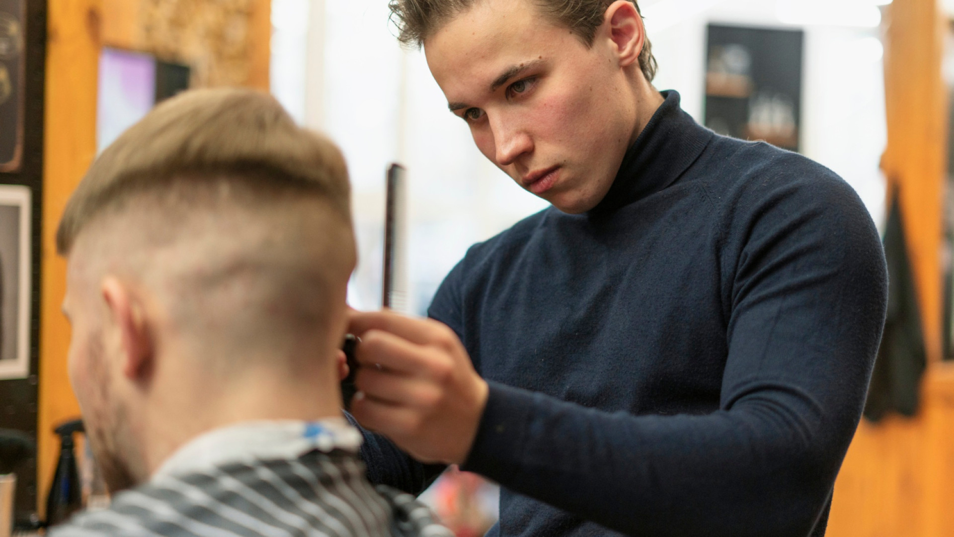 La coupe au bol : le retour d'une coiffure pour homme iconique !